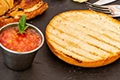 tostada tomate aceite