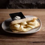 Las 5 tapas imprescindibles que debes probar en la terraza de Arrabal Madrid