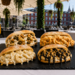 El clásico de la Plaza Mayor reinventado: descubre los nuevos bocadillos de calamares de Arrabal